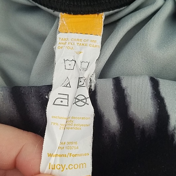 LIKE NEW Lucy Perfect Core Capri - Picture 12 of 16